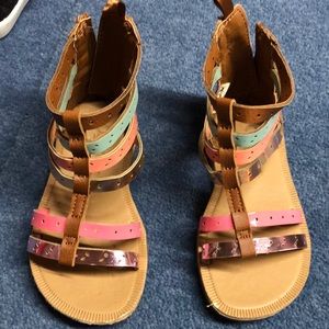Gently used girls Oshkosh sandals in size 7